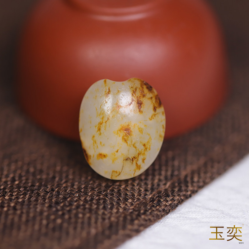 玉奕新疆和田玉籽料老熟黄手牌