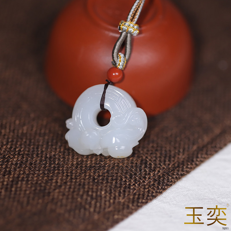 玉奕新疆和田玉籽料白玉仿古龙
