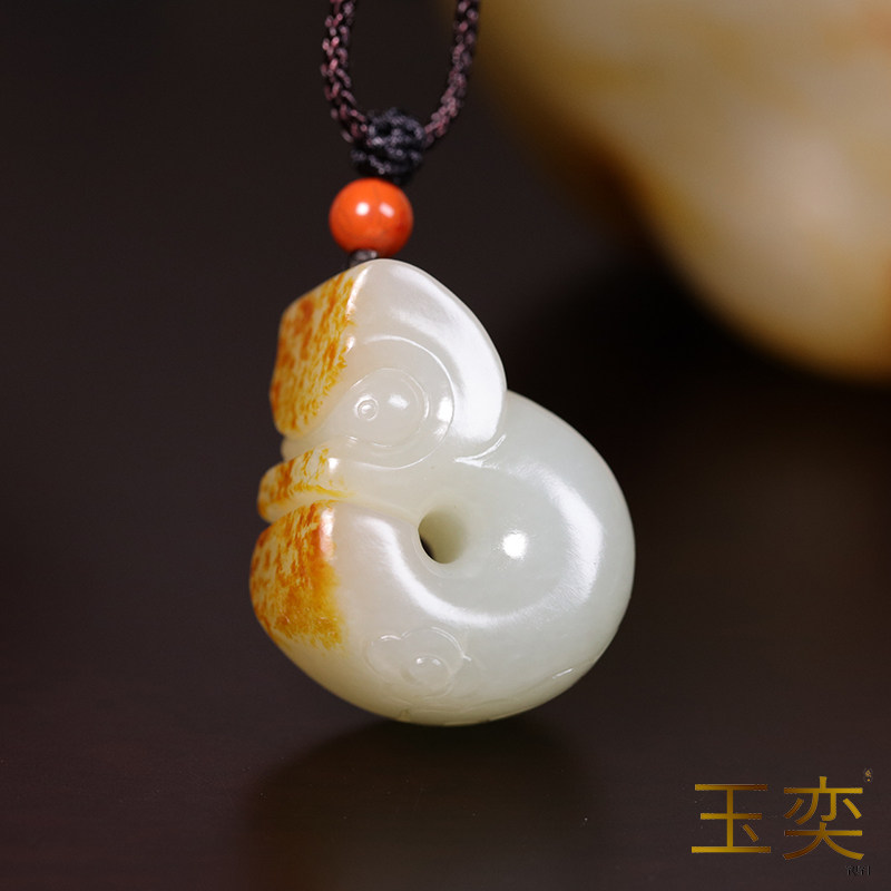 玉奕和田玉籽料洒金皮猪龙吊坠