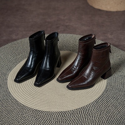 尖头短靴女2025秋冬新款粗跟瘦瘦靴小众设计高级感法式高跟马丁靴