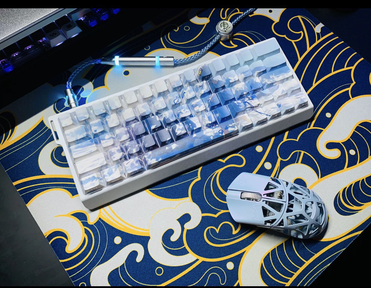 徜徉天空蓝色粉色侧刻透光键帽适配wootingez63mad68夜魔迈从87等