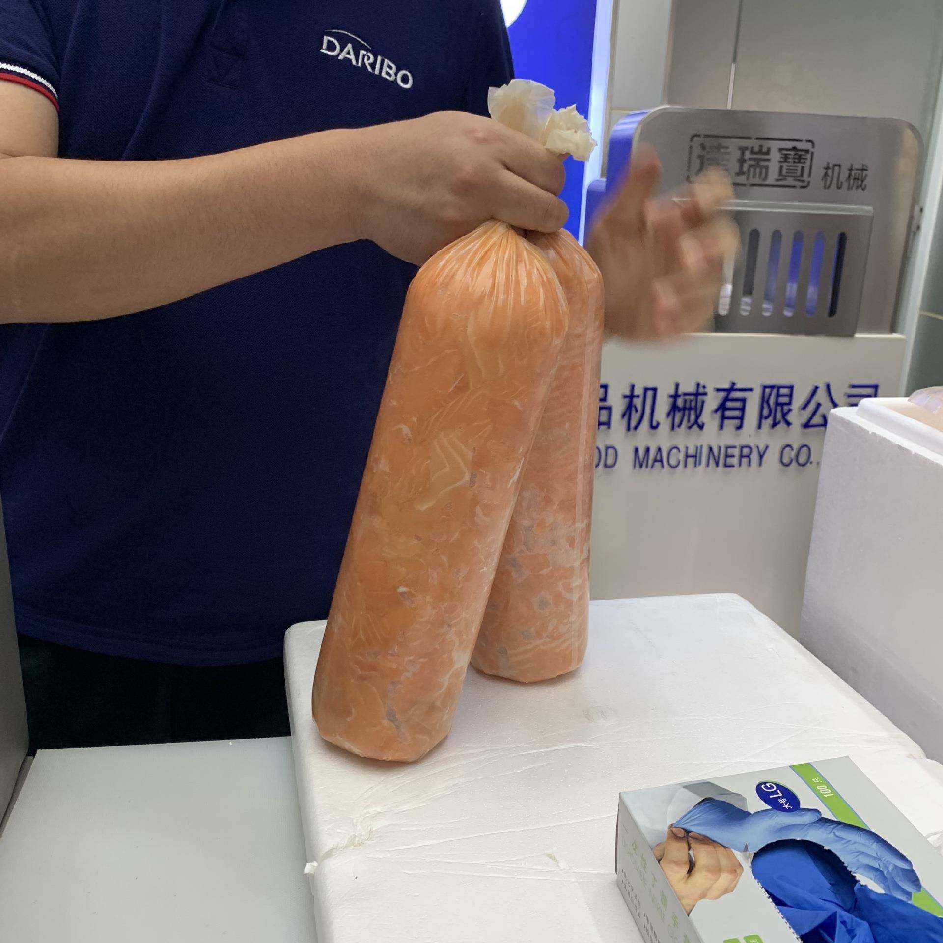 *肉制品厂用乌鸡卷填充装袋设备 大型牛肉卷羊肉卷组合灌装机,清洗/食品/商业设备,肉制品加工设备,淘宝优惠券,粉丝福利购,淘宝优惠卷