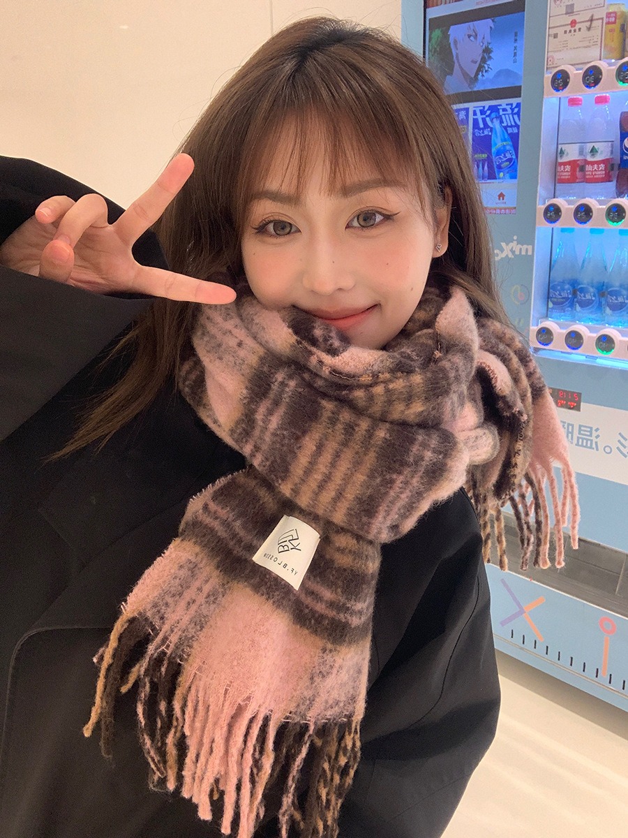冬季新款格子围巾女高级时尚感保暖加厚外出披肩穿衣百搭学生围脖