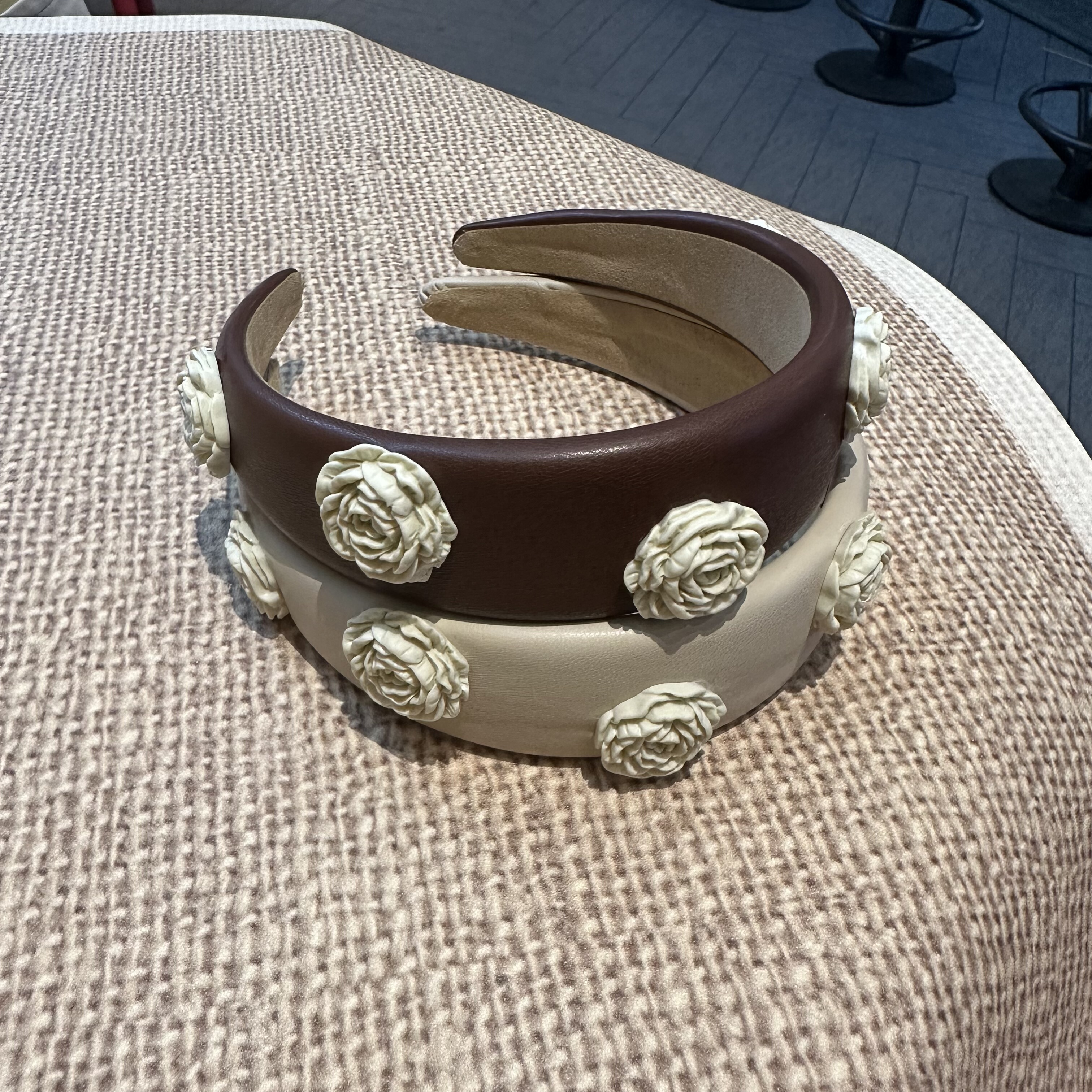 韩系气质复古山茶花发箍增高颅顶高级感百搭外出2025秋冬新款发饰