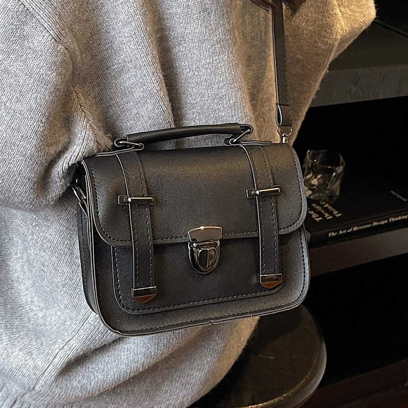 2025新款小众英伦风复古手提小方包女包百搭高级感时尚单肩斜挎包