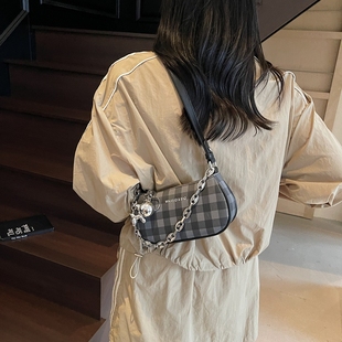百搭女单肩包高级感小众设计书包高颜值休闲大容量旅行包 禾果时尚
