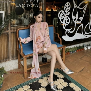 ra设计师 Arte 正版 碎花连衣裙飘带v领短裙 被2158人收藏