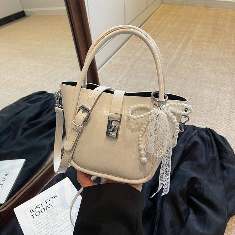 高级质感小包包女式2025新款时尚百搭斜挎包夏季手提水桶包小拎包,箱包皮具/热销女包/男包,腋下包,淘宝优惠券,粉丝福利购,淘宝优惠卷