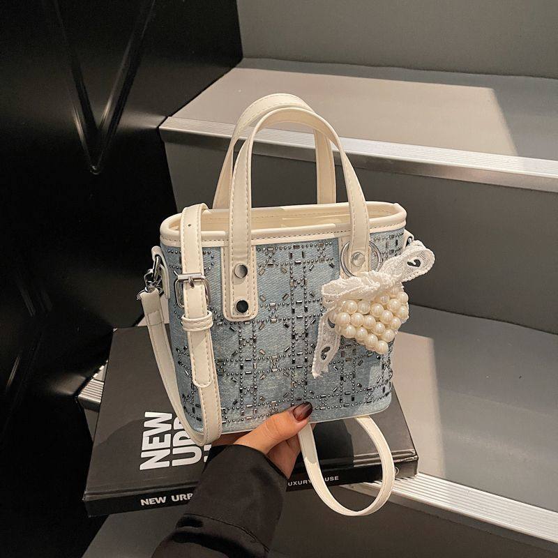 牛仔布洋气水桶包2025夏季新款潮时尚亮钻单肩手提高级感斜挎包包,箱包皮具/热销女包/男包,小方包,淘宝优惠券,粉丝福利购,淘宝优惠卷