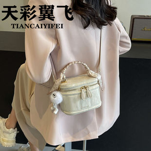 天彩翼飞2025新款包包女时尚手提盒子包高级质感百搭通勤斜挎包