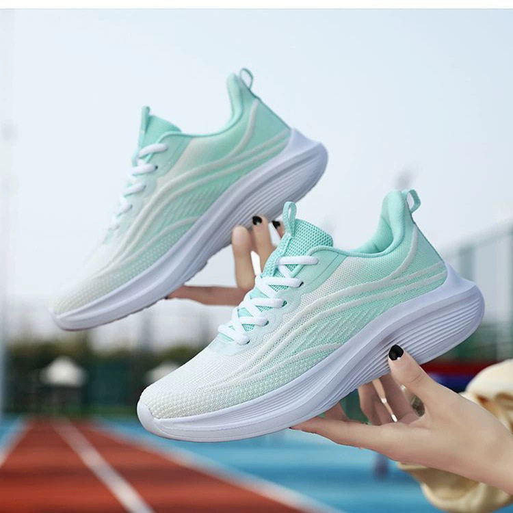 新款女生运动鞋女款中学生飞织跑时尚休闲鞋