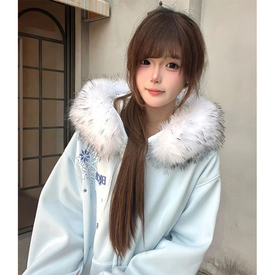 浅蓝色小众雪花刺绣毛领连帽卫衣
