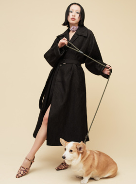 Why Winter House 22AW 黑色雕刻花纹复古束腰慵懒大衣