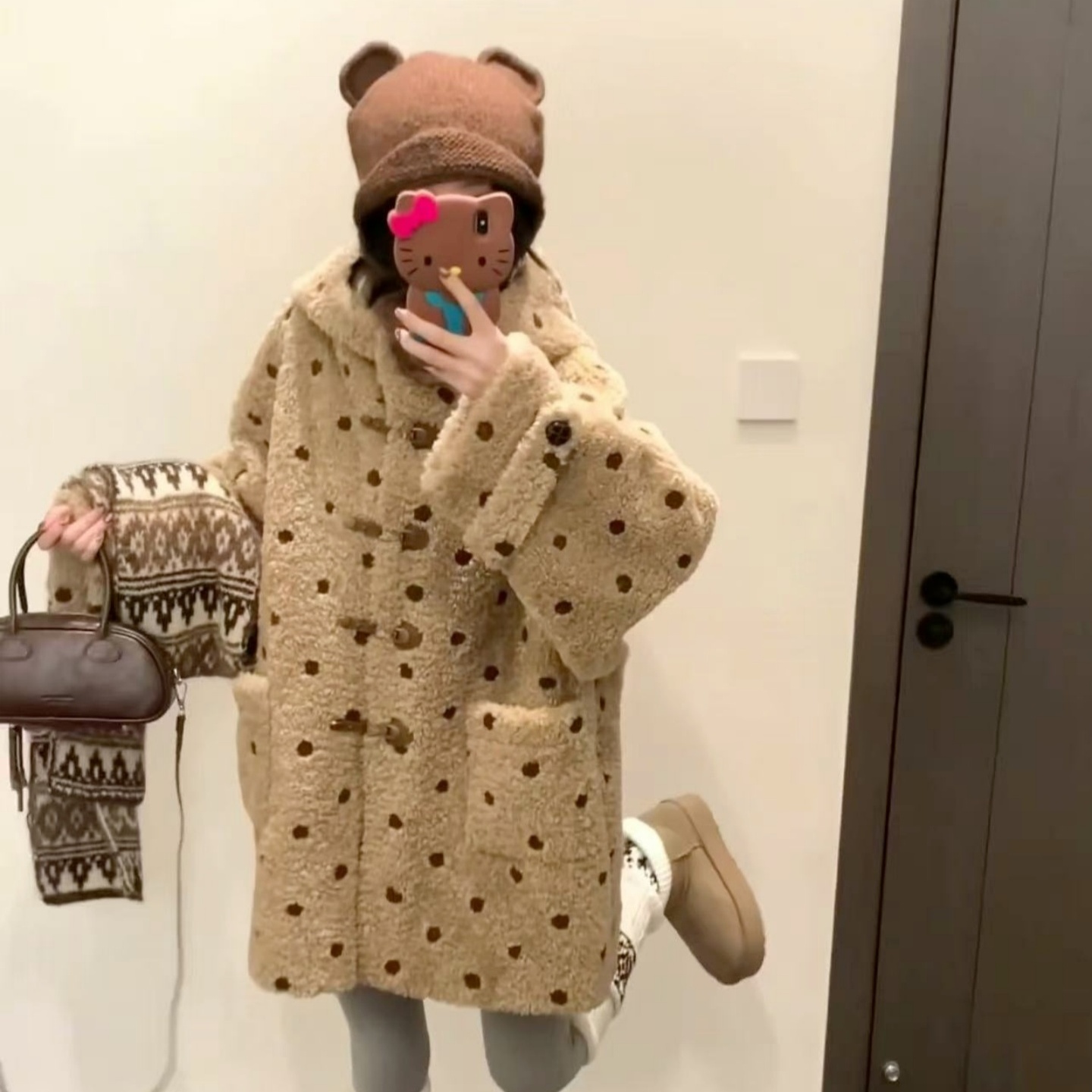 冬季爆款奶茶波点连帽羊羔毛上衣