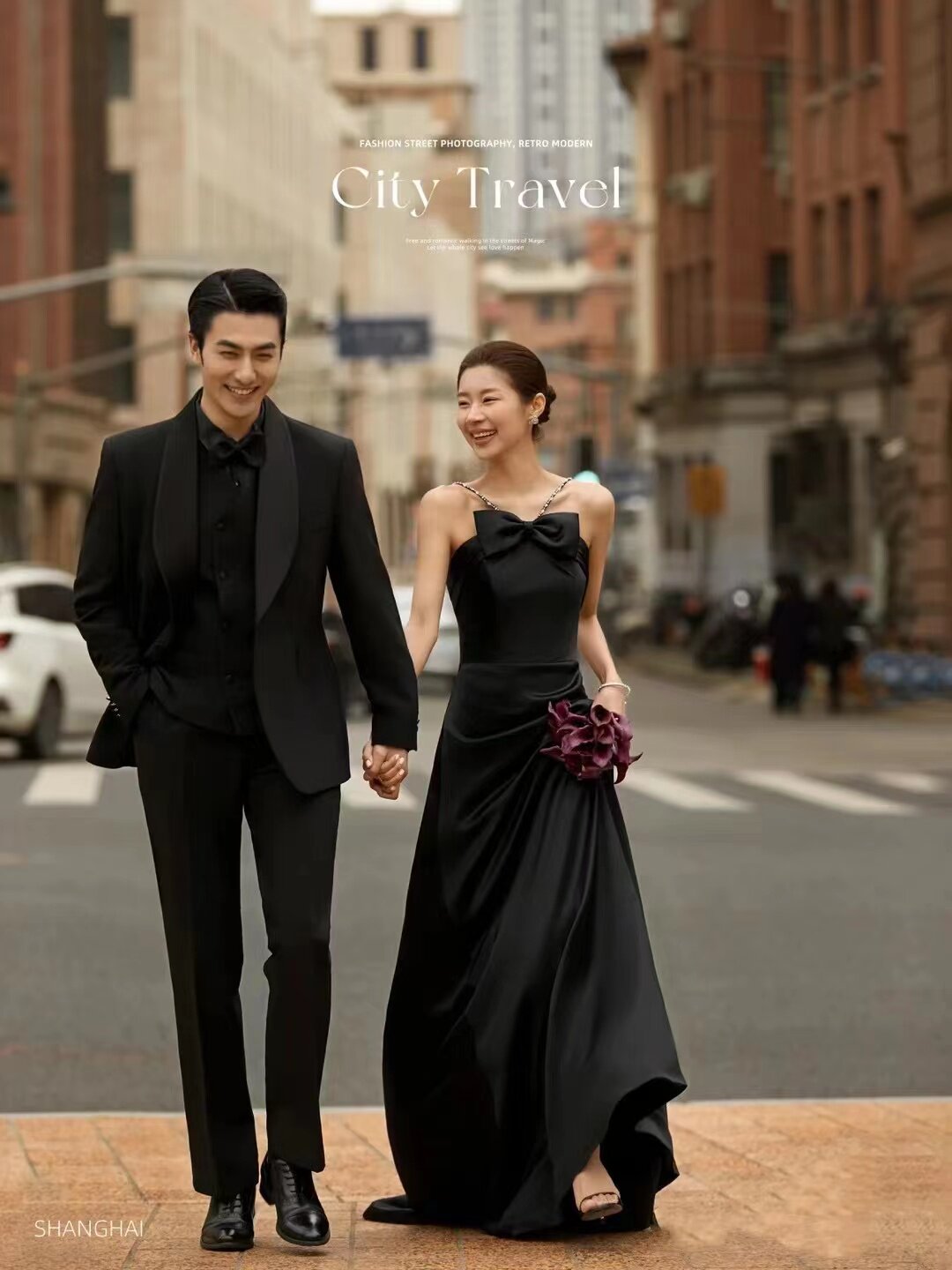 鱼尾缎面露背婚纱礼服图片