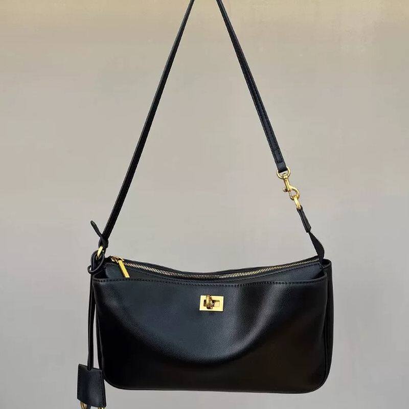 轻奢小众高级感黑色腋下包包女式2025新款通勤单肩斜挎麻将包春夏