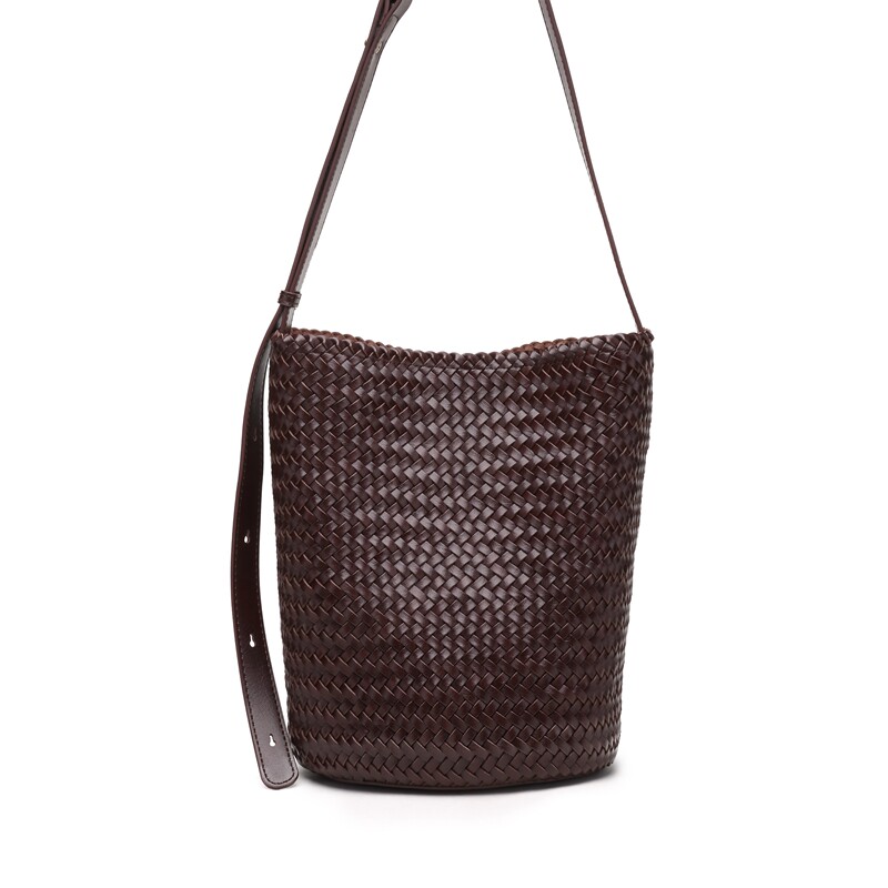 真皮手工编织2025新款大容量时尚百搭水桶包日常通勤斜挎包女包潮