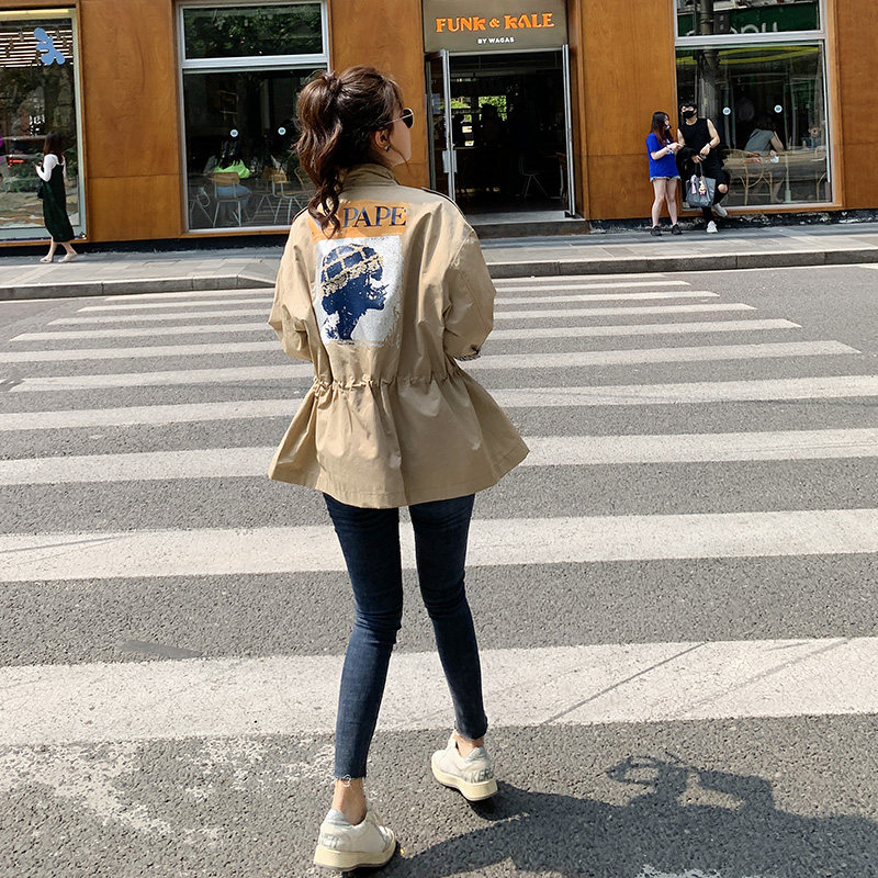 现货2022春季新款背后印花工装小个子风衣货号L03P105K158，女装风衣，时倾STUDIO