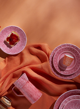 瑞典 Mateus 超美粉色重磅艺术工匠手工浮雕陶瓷盘子西餐碟子杯子