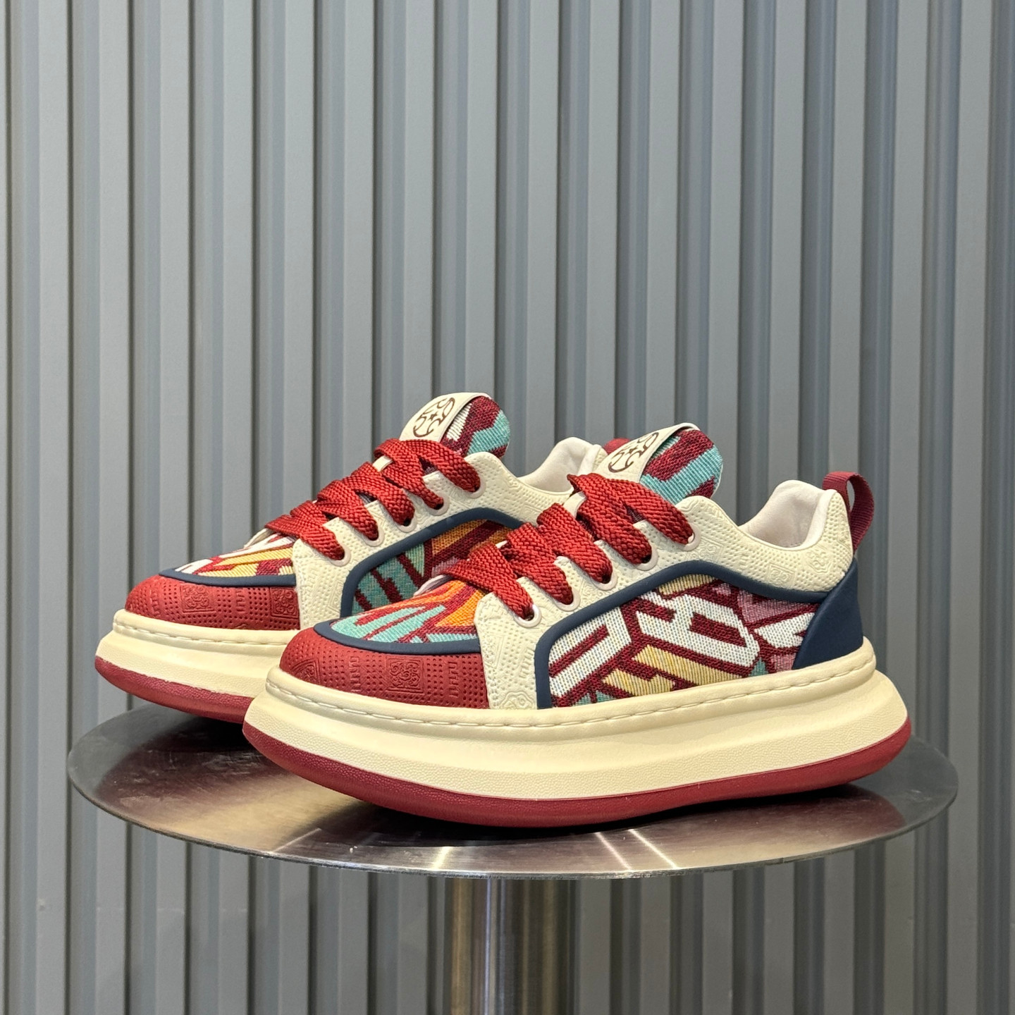 男鞋2025秋冬季新款复古刺绣透气潮鞋男士厚底增高时尚休闲板鞋子