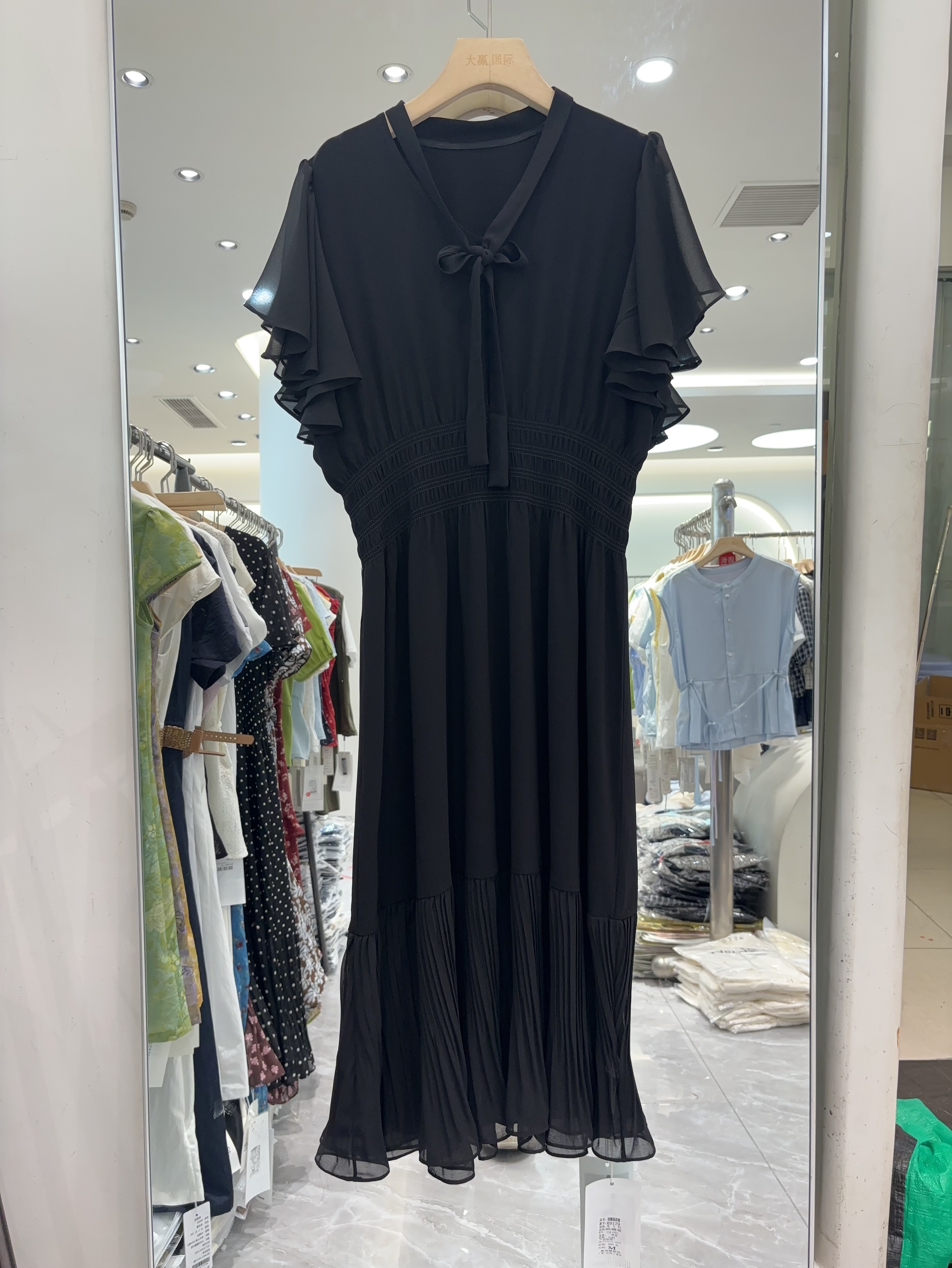 雅琪娜R9179系带V领飞飞袖松紧腰小碎花仿真丝鱼尾连衣裙欧货女夏