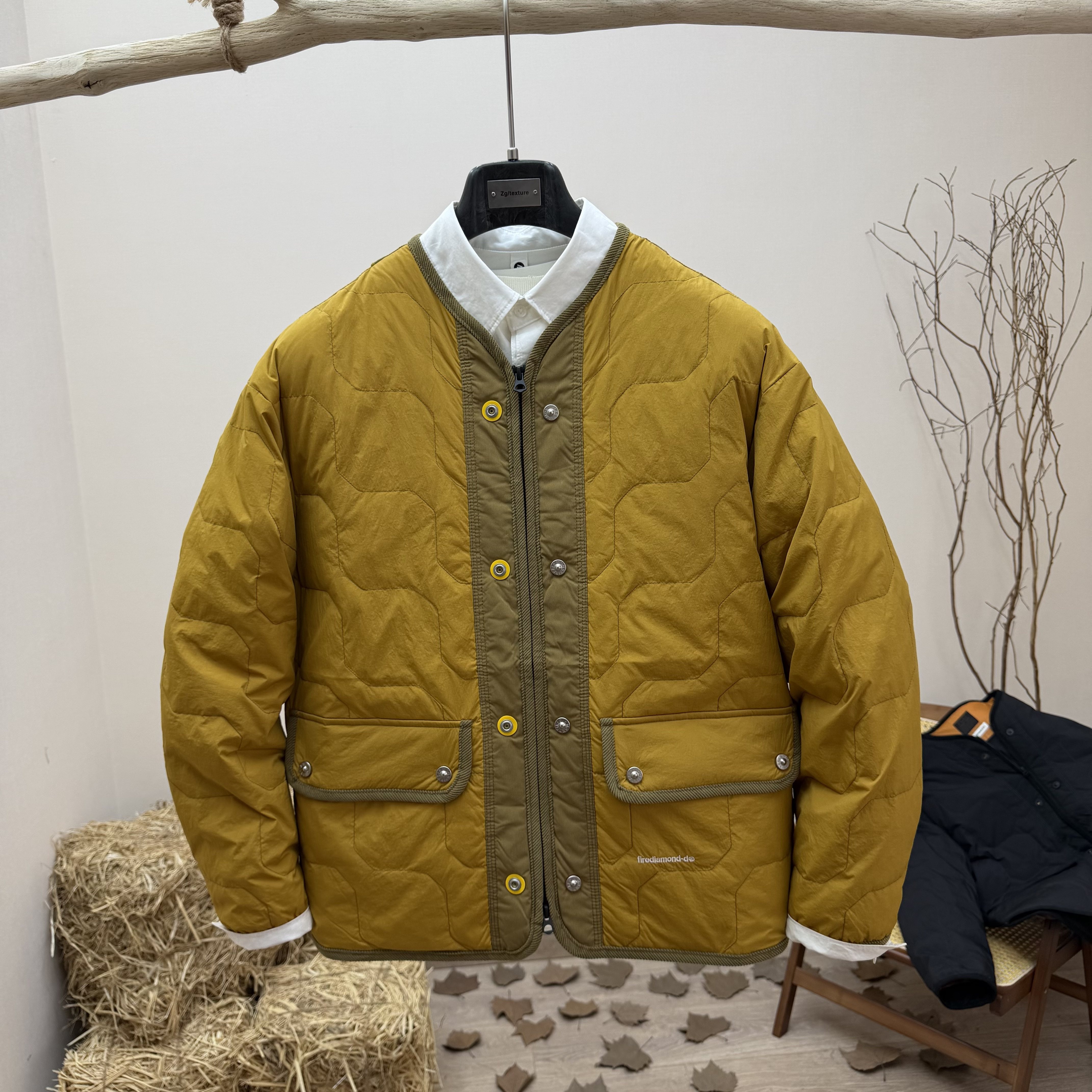 90白鸭绒轻薄菱格保暖羽绒服