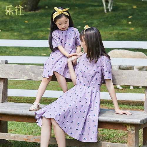 文艺短袖紫色棉印花母女装连衣裙