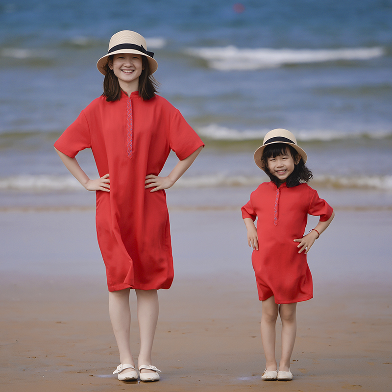 亲子母女手绣红色旅游拍照连衣裙
