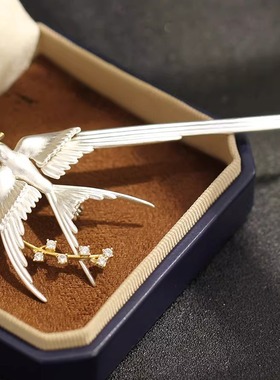 高档轻奢锆石镶钻柳枝燕子飞鸟翅膀胸针男女气质个性大衣胸花领针