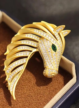 轻奢锆石镶钻金色马头马首胸针男女生新年马年小马大衣胸花领针