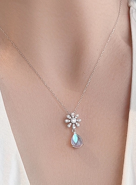 S925纯银水滴形月光石花朵项链女生唯美彩宝轻奢泪滴吊坠锁骨链女