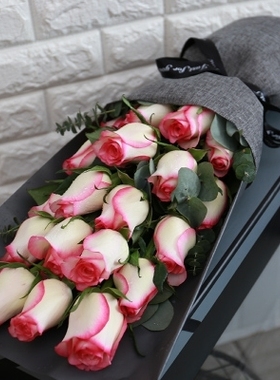 南京浦口明发外滩广场凤凰大街大华家乐福华侨城红玫瑰生日鲜花店