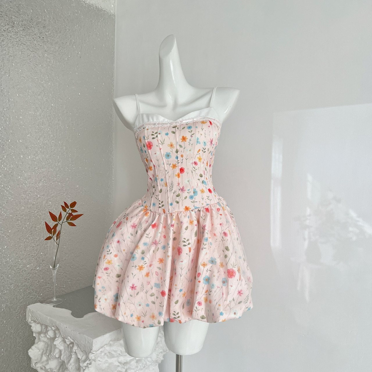 少女感碎花吊带鱼骨修身蝴蝶结A字裙公主生日礼服V领抹胸连衣短裙