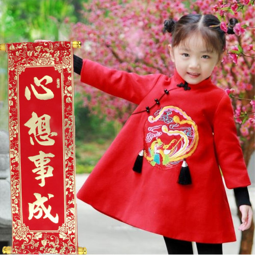 2026马年跳舞表演道具珲春四字卷轴挂联绒布手持小对联春联节目 - 封面