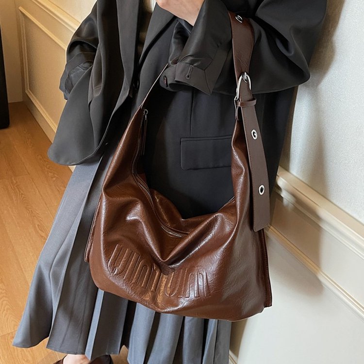 高级感秋冬新款流行休闲复古大容量通勤包包女托特包单肩包斜挎包