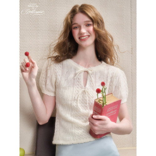 银河万岁“柔软小猫”羊毛毛衣