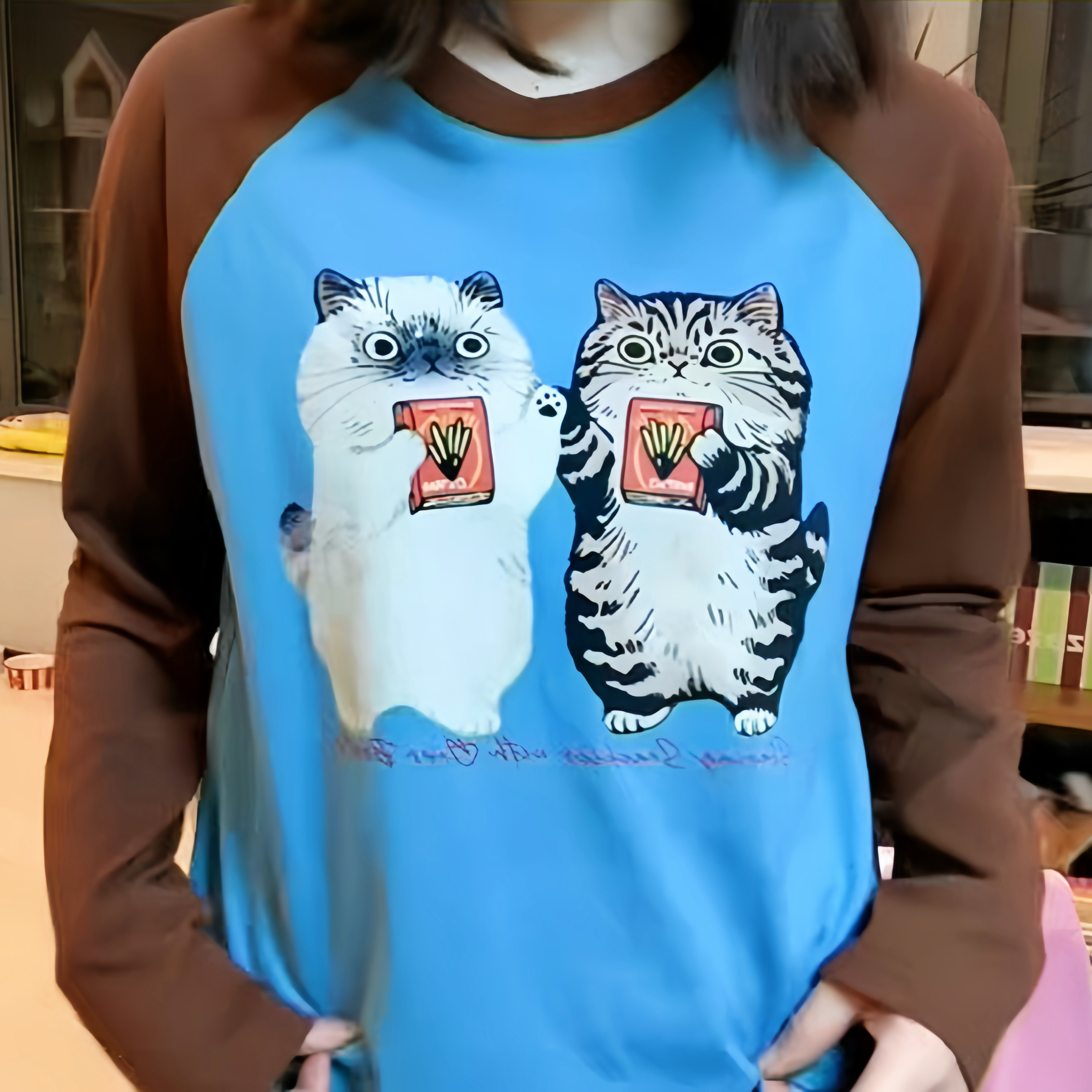 2025新款李喜猫原创猫咪印花圆领长袖插肩袖T恤女宽松显瘦打底衫