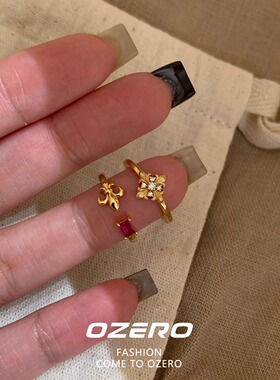 红宝石方形金色鸢尾花开口戒指