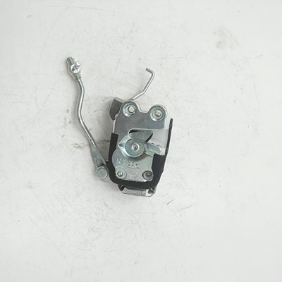 上海汇众伊思坦纳MB10右前门锁块6617204735