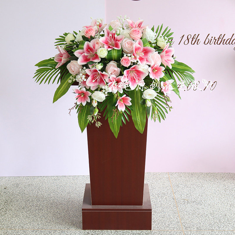 仿真花会议讲台花桌花主席台花艺图片