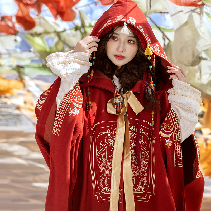 秋冬汉服外搭黑红双色刺绣披风