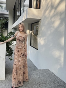 干枯玫瑰法式 肌理感绣花连衣裙收腰绑带吊带连衣裙带胸垫碎花长裙