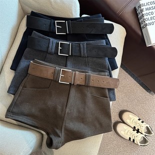 辣妹毛呢短裤女秋冬季2025新款高腰外穿显瘦配靴子a字阔腿靴裤子