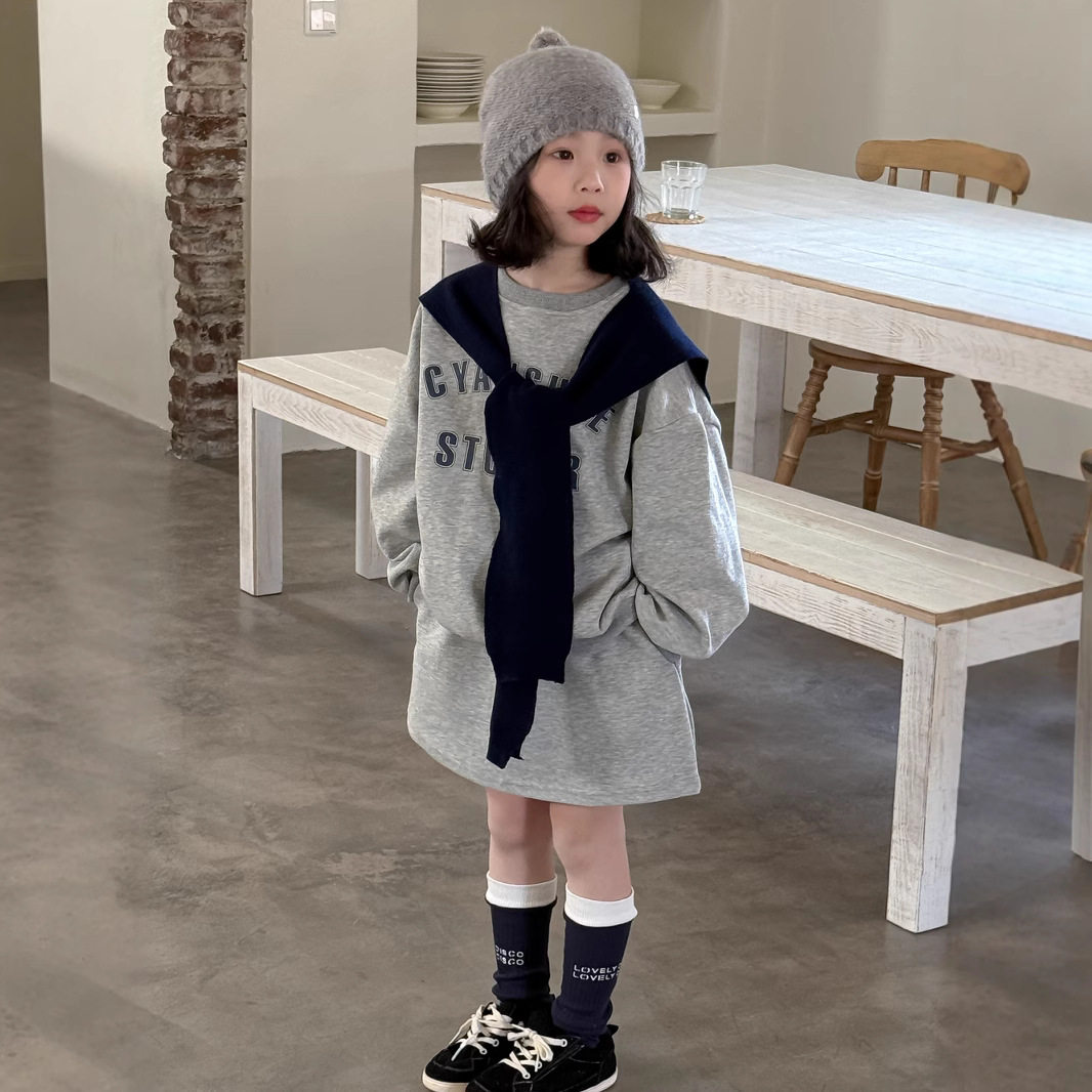 套头2026春款女童韩版字母卫衣短裤两件套儿童休闲圆领宽松套装