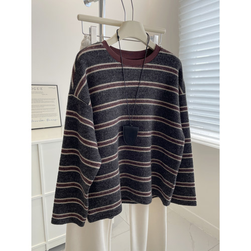 毛绒感~复古显白撞色条纹长袖