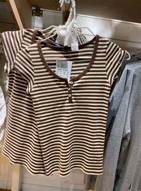 Brandy girl BM官网新款棕色白色条纹三纽扣修身T恤