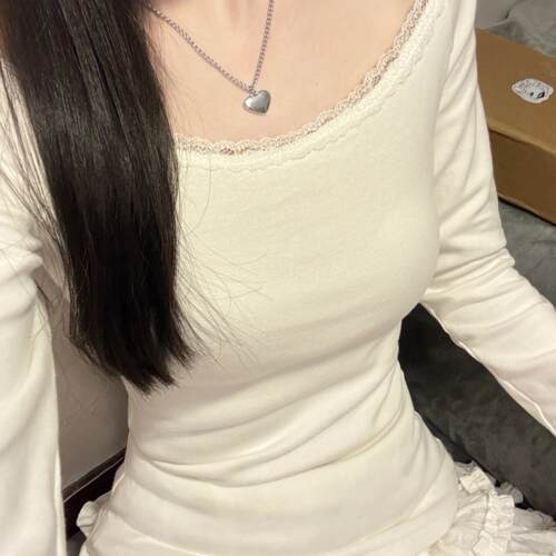 白色蕾丝边大圆领长袖