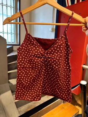 v领褶皱碎花吊带短毛边上衣