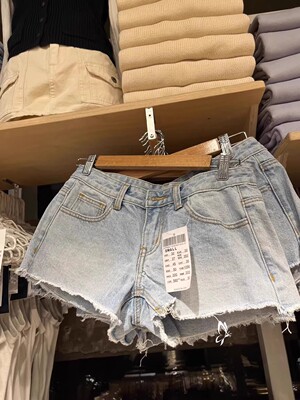 bm蓝色牛仔短裤女显瘦