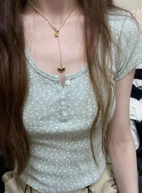 Brandy纯欲风绿色碎花三粒扣螺纹短袖女夏bm纯棉镂空T恤zelly top